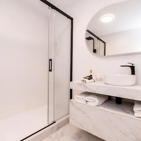 Luxury Dunia شقة *